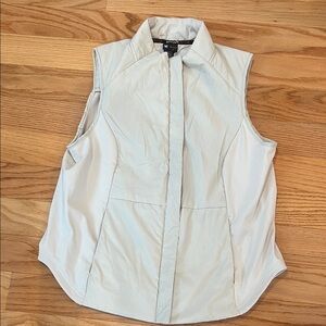 Women’s spyder active vest sz L. Light tan.